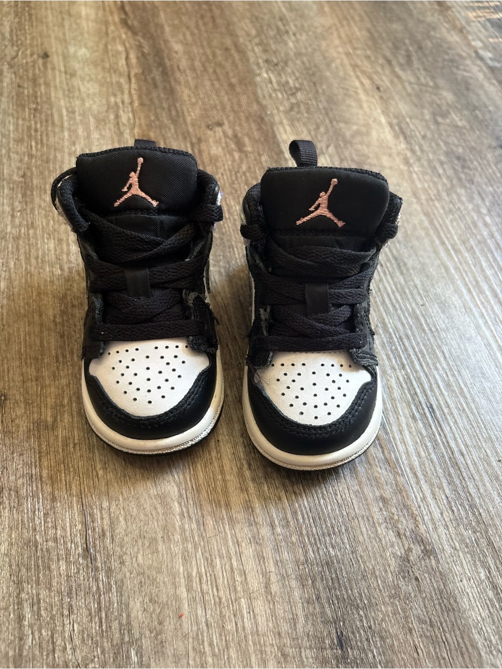 Jordan 1 size 4c girl Toddler Black, White & pink High-Top Sneakers